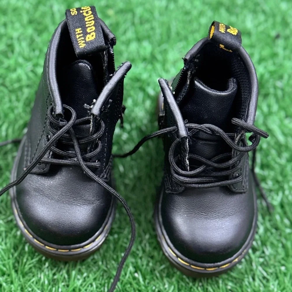 DR. MARTENS JUNIOR 1460 I SOFTY T LEATHER LACE UP BOOTS SIZE 4